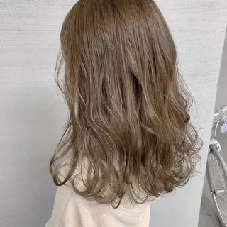 セミロング WEG 難波のヘアスタイル