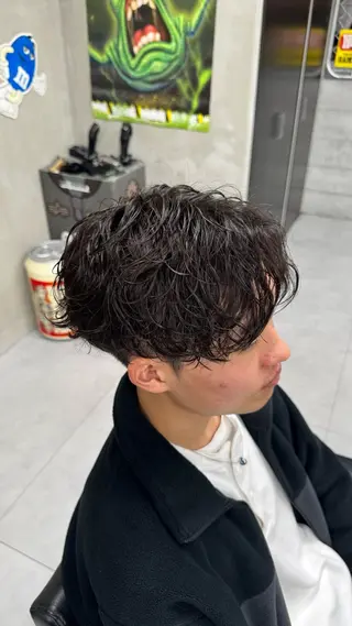 ミディアム パーマ メンズ Buzzy 大畠　慎三郎のヘアスタイル