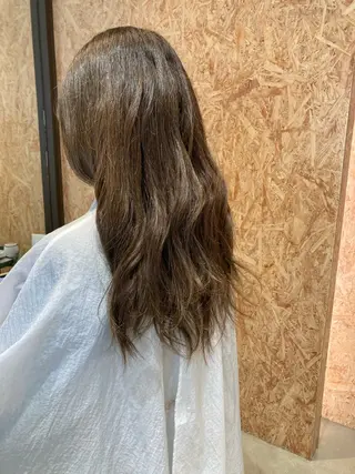 カラー 折本 沙織のヘアスタイル