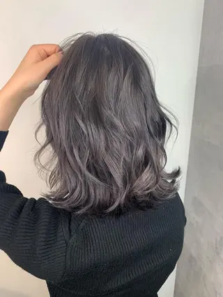 ミディアム ＿WHITE鳳店 アンダーバーホワイトのヘアスタイル