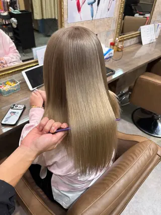 セミロング 土屋朱理/ ハイトーンカラーのヘアスタイル