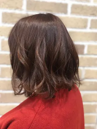 ミディアム 艶カラー🩵💛 NANAのヘアスタイル