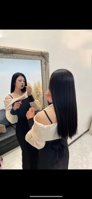 ロング wistell所属・ハイトーン/艶カラー sarina🩷のヘアスタイル