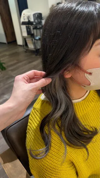ロング カラー 白築 怜実のヘアスタイル