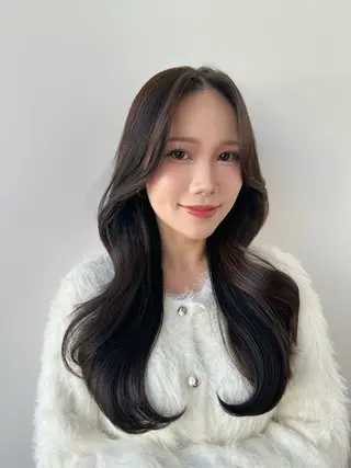 ロング 🎀大竹美侑／顔まわ りカット／レイヤーのヘアスタイル