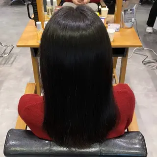 カラー miloc minamiのヘアスタイル