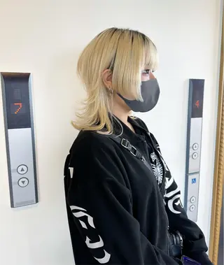 セミロング カラー 大阪ウルフカット ハッシュカットのヘアスタイル