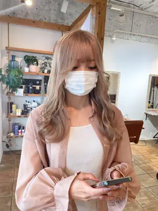 ロング カラー ヘアアレンジ にいた　かづしげのヘアスタイル