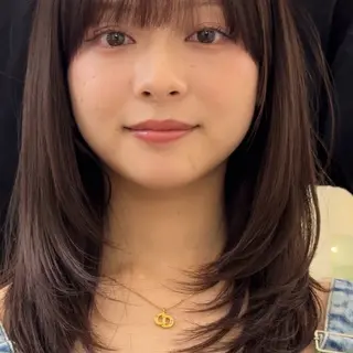 ミディアム カラー 顔周り/レイヤー/ 透明感/みっきーのヘアスタイル