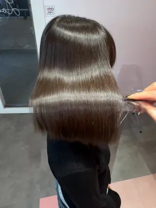 ミディアム 莉乃/縮毛矯正/髪質 改善/艶カラーのヘアスタイル