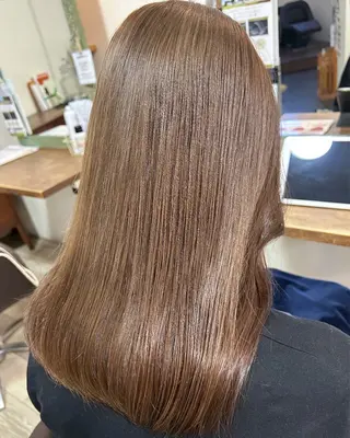 ミディアム カラー 拝頭　奈枝 Beretのヘアスタイル