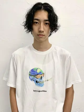 ミディアム カラー パーマ メンズ スパイラルパーマ 🌐hina⭐️のヘアスタイル