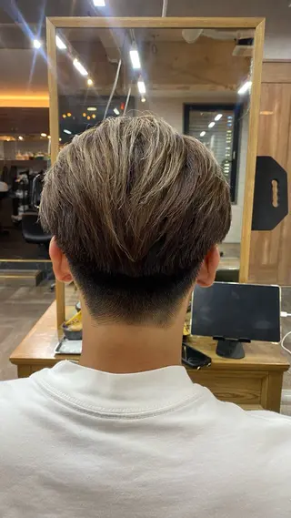 ショート カラー 飯田 雷晟のヘアスタイル