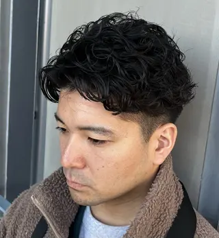 パーマ メンズ ダブルカラー寒色系 ボリューム改善ハヤトのヘアスタイル