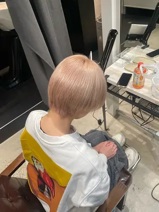 ショート カラー youres hair 新宿3丁目店所属・🍫ハイトーン✖︎ 髪質改善🍫柴田のヘアスタイル