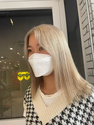 セミロング カラー 艶ハイトーン👑♡ NATSUKIのヘアスタイル