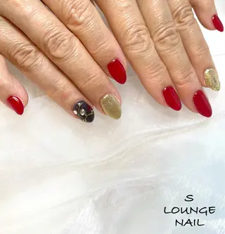 ネイル S LOUNGE NAIL所属・パーツたくさん🍓 SUMIのネイルデザイン