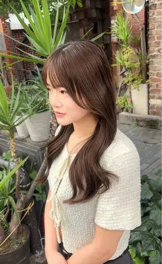 ロング 飯星慧斗 /ブリーチ、縮毛矯正のヘアスタイル