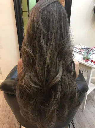 ロング カラー 鶴見 和美のヘアスタイル