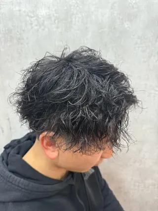 ショート パーマ メンズ 高井 柊のヘアスタイル