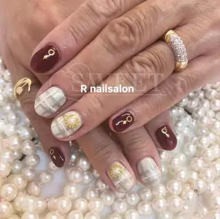 ミディアム R NAILSALONのネイルデザイン
