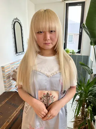 ロング ミルクティーベージュ outaのヘアスタイル