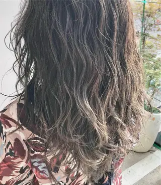 セミロング カラー パーマ lmu byif(ﾘﾐｭｰﾊﾞｲｲﾌ)所属・MIYU /メンズパーマ✨💫のヘアスタイル