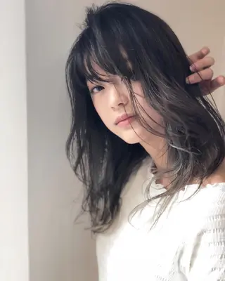 セミロング カラー ブリーチカラー🌈 石垣翔太のヘアスタイル