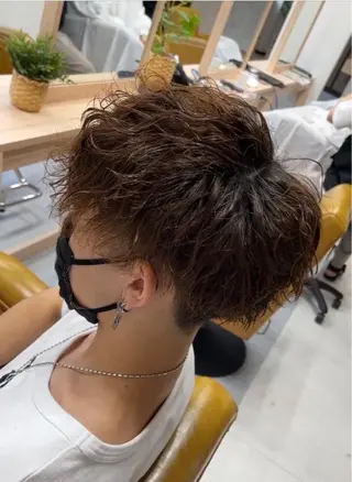 ショート パーマ メンズ 峯 渉人のヘアスタイル