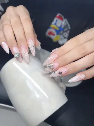 ネイル Lee Nailsのネイルデザイン
