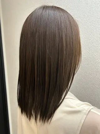 セミロング カラー 福本 菜緒のヘアスタイル