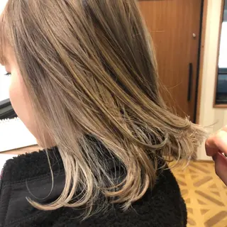 セミロング カラー 大石 陽菜のヘアスタイル