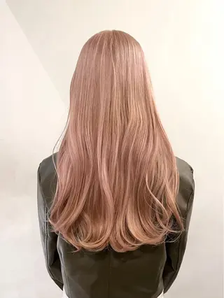 ロング Kurt by deco所属・hana /ハイトーンカラーのヘアスタイル