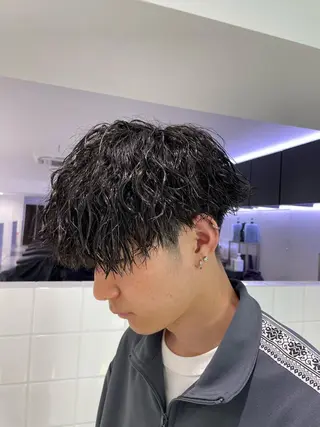 ミディアム パーマ ヘアアレンジ メンズ 艶カラー の達人のヘアスタイル