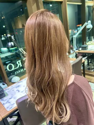 ロング カラー Reina .のヘアスタイル