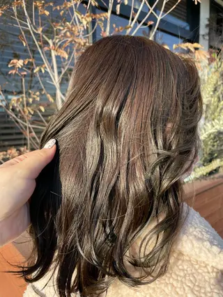 カラー 青木 紗耶のヘアスタイル