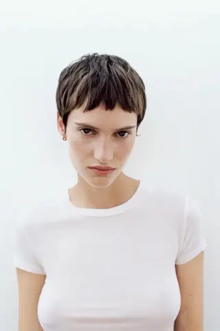 ショート 加藤木麻彩 NEROのヘアスタイル