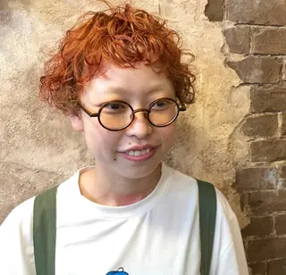 ショート カラー ブリーチ、パーマ 西部笑のヘアスタイル