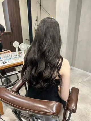 ロング カラー オリーブベージュ/ ブリーチなし透明感のヘアスタイル