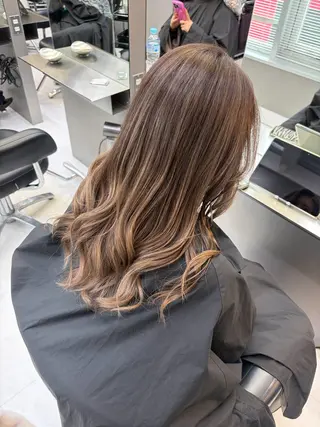 ロング 🫧バレイヤージュ/ ハイトーン/ミズキのヘアスタイル