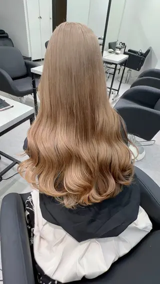 ロング カラー PELE所属・盛れる💖ミルクティ ー💍🎀yuiのヘアスタイル