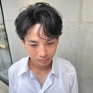 メンズ 表参道フェザーパーマ ニュアンスパーマのヘアスタイル