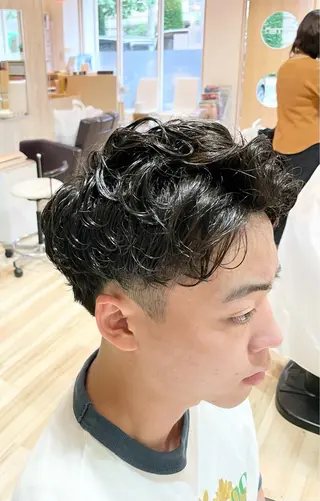 ショート パーマ 🌈派手髪ハイトーン 🌈鈴木亮太🌈のヘアスタイル