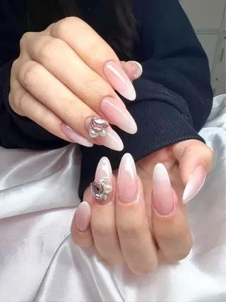 ネイル H’ami nailsalon 新大久保店所属・リサ 長さだし✨のネイルデザイン