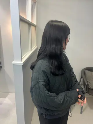 カラー 友花 暗髪／ナチュラルのヘアスタイル