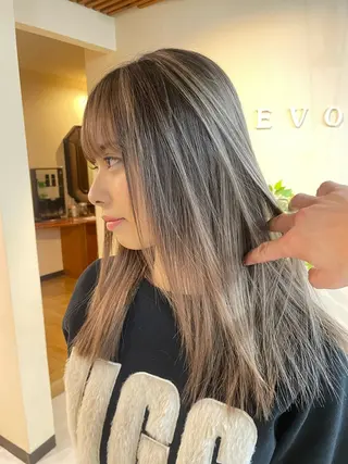 セミロング カラー デザインカラー／ ハイトーン／竹井俊介のヘアスタイル