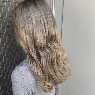 ミディアム 峯 志帆のヘアスタイル