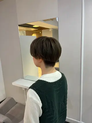 ショート カラー ハナダ メイのヘアスタイル