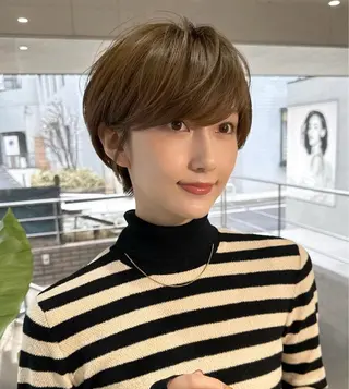 ショート グレージュ/レイヤー ふうか　渋谷のヘアスタイル