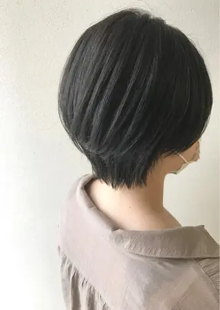 ショート カラー 沢田 瞳のヘアスタイル